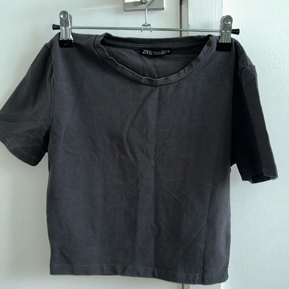 wardrobe essential, gray crop top